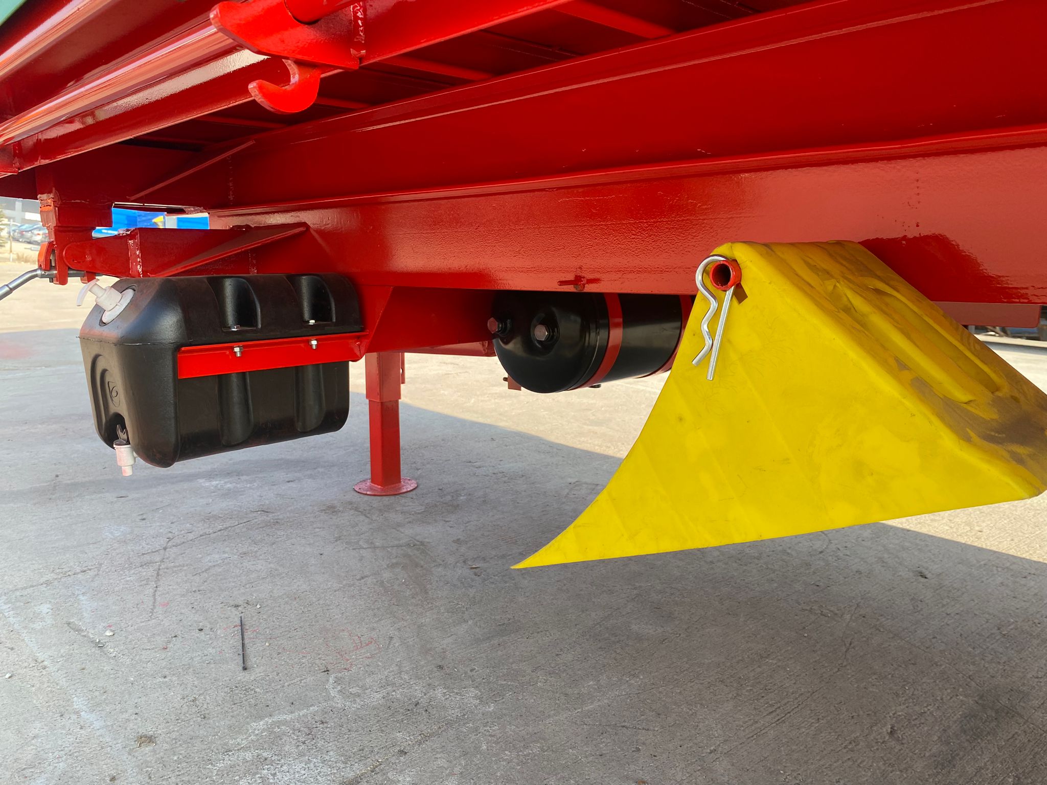 5 TON  ÜC YANA DEVİRME DAMPERLİ RÖMORK