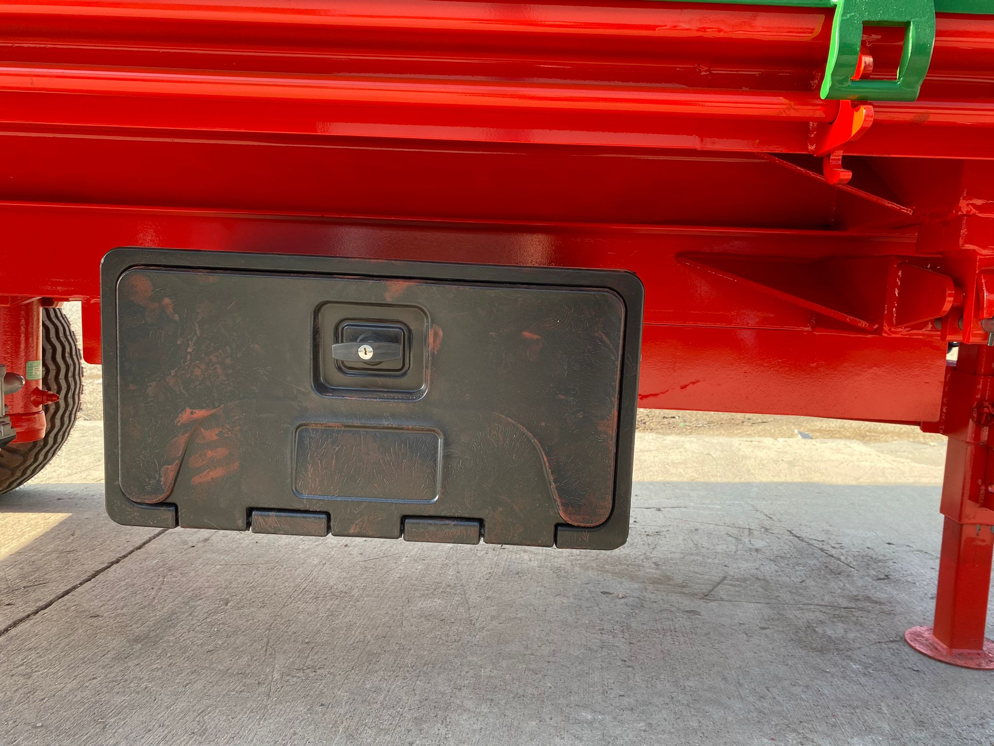 5 TON  ÜC YANA DEVİRME DAMPERLİ RÖMORK